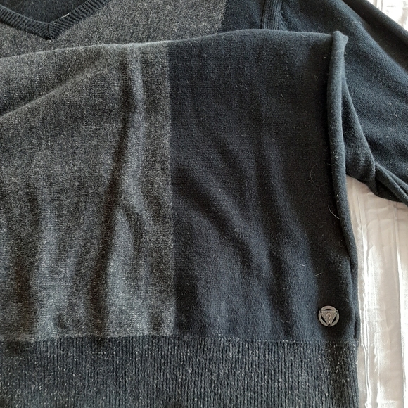 Black and Gray Guess XL mens Sweater - Picture 9 of 11